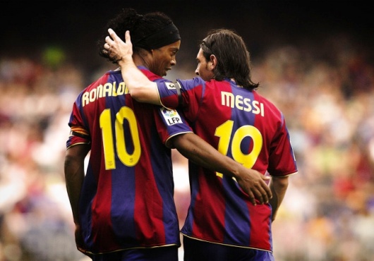 Le vibrant hommage de Messi à son mentor Ronaldinho