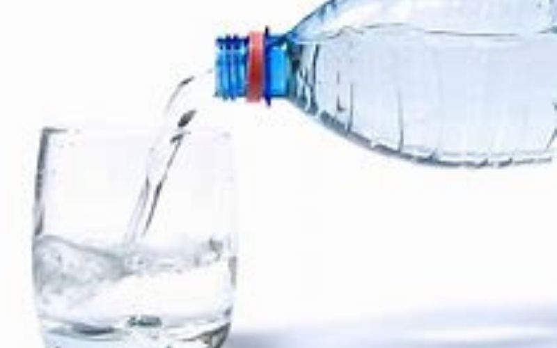 L’eau en bouteille accélère-t-elle le vieillissement?