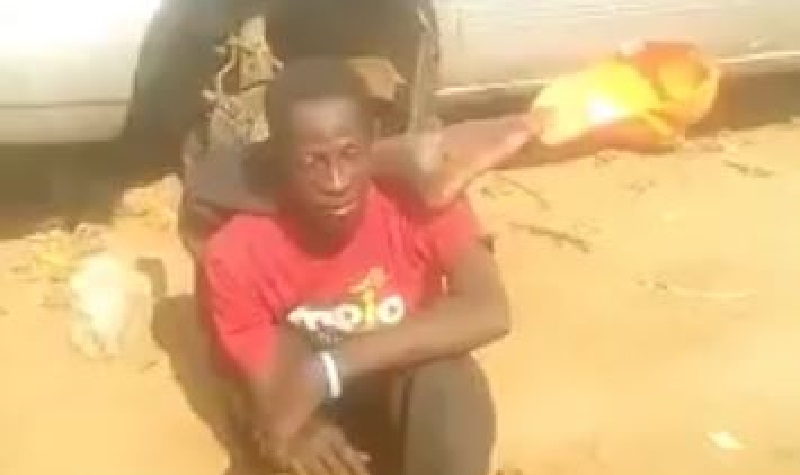 L’élasticité des membres du corps de cet homme émerveille (vidéo)