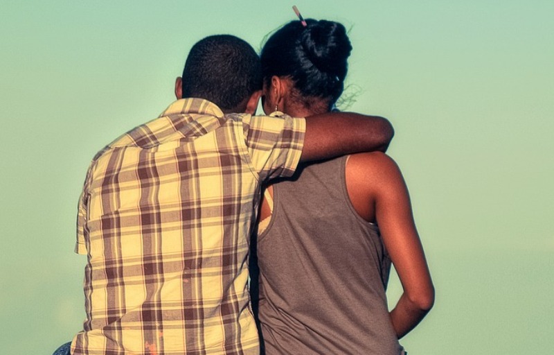 Les hommes vivent moins longtemps que les femmes ; les explications de l’OMS