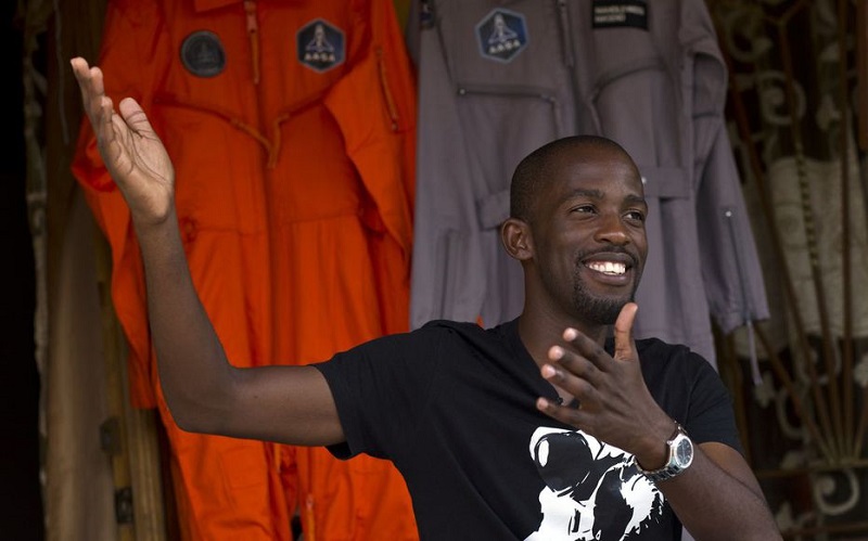 L’homme qui devait devenir le premier Noir africain dans l’espace meurt dans un accident de moto