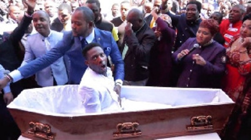 L’homme « ressuscité » par le pasteur Alph Lukau arrêté par la police le mardi 26 février ; des révélations commencent