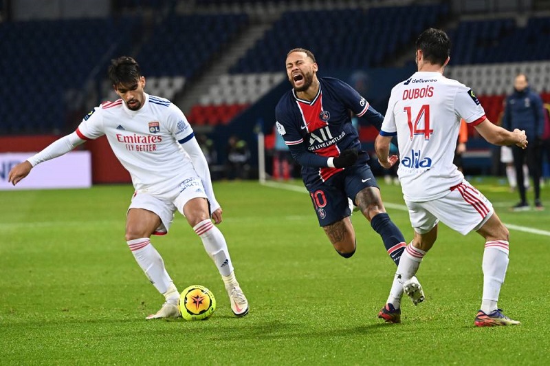 Lyon – PSG : Mendes s’excuse pour avoir blessé Neymar