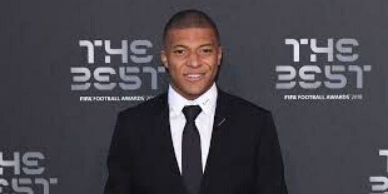 Football : Paris ou Real, cette femme va trancher pour l’avenir de Mbappé