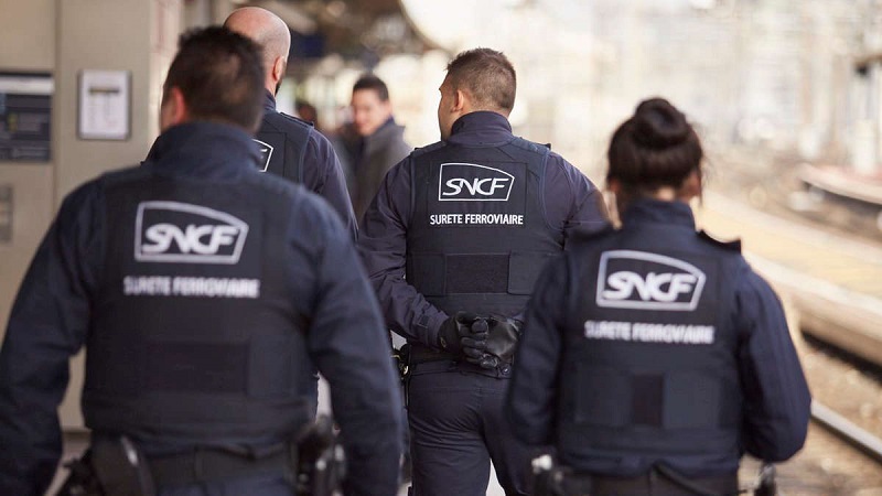 Un syndicaliste licencié après s’être agenouillé devant ses chefs de la SNCF