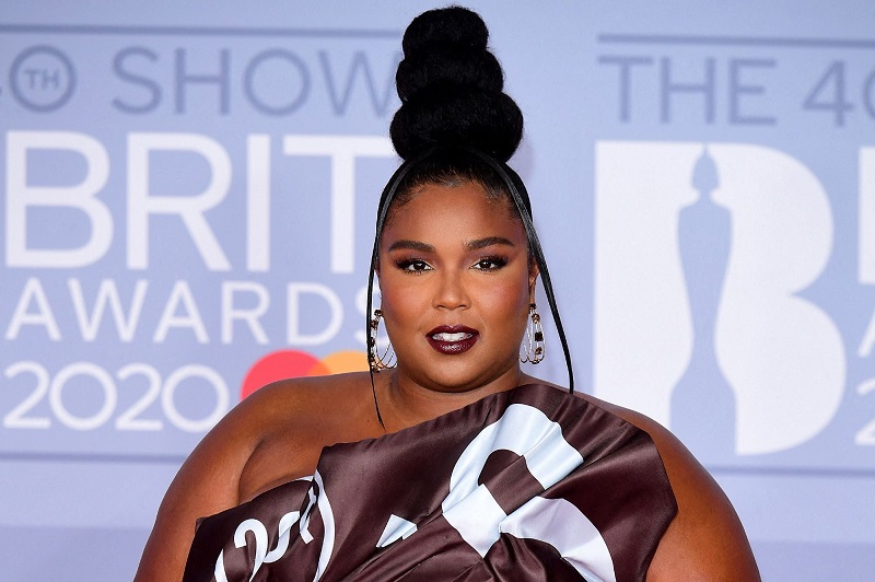 Lizzo : la chanteuse critiquée pour son régime, elle contre-attaque