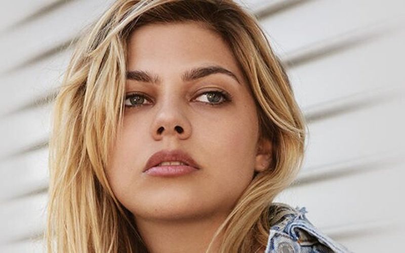 Louane : quand la chanteuse recadre Laurent Ruquier en direct ; “On n’est pas obligés de revenir sur le sujet »