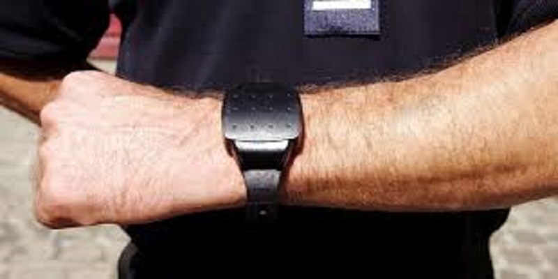 Lutte contre les violences conjugales : un bracelet anti-rapprochement lancé