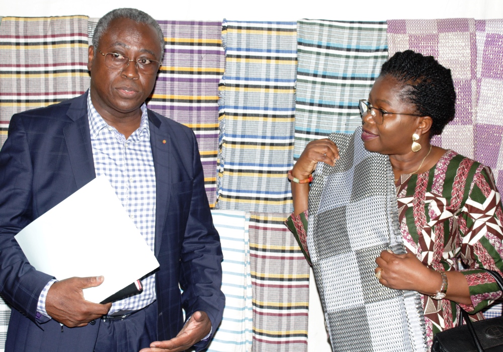 Cinq (5) jeunes entrepreneurs togolais reçoivent la visite des ministres en charge de la Jeunesse et de la Culture