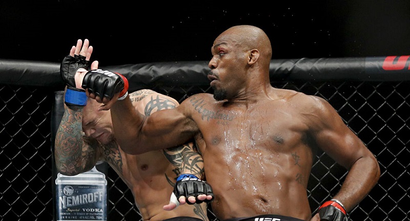 MMA : la star de l’UFC, Jon Jones, poursuit un voleur avec un fusil