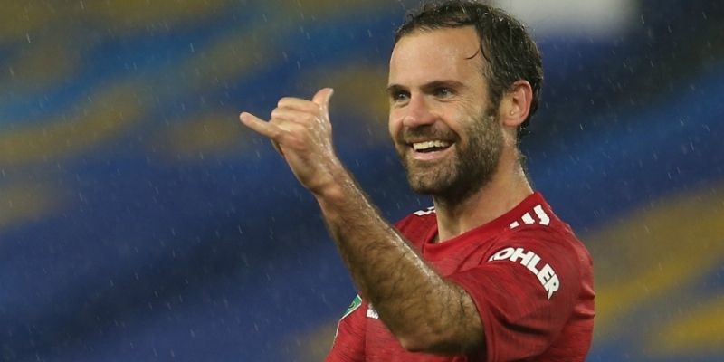 MU : Juan Mata encense Edinson Cavani