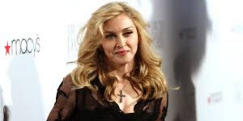 Madonna : un tatouage pour la première fois à 62 ans (photos)