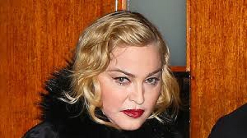 Madonna : son fils s’affiche en robe moulante et enflamme la toile (vidéo)
