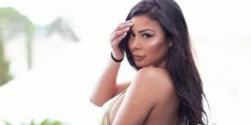 Maeva Ghennam : elle publie un cliché d’elle en bikini, ses fans la remercient