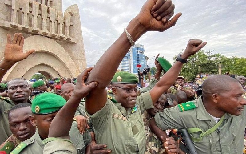 Mali / Bamako : des milliers de personnes célèbrent le coup d’Etat