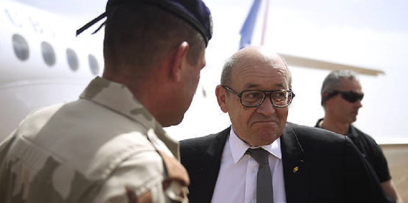 Mali : le ministre français Yves Le Drian de retour à Bamako après le coup d’Etat