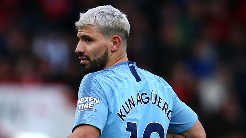 Manchester City – Arsenal : ce geste déplacé de Sergio Agüero envers une arbitre assistante