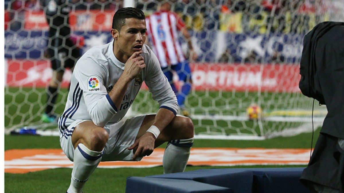Maradona a dit : « Quand Ronaldo met un but, il regarde la caméra pour nous vendre un shampoing ! »