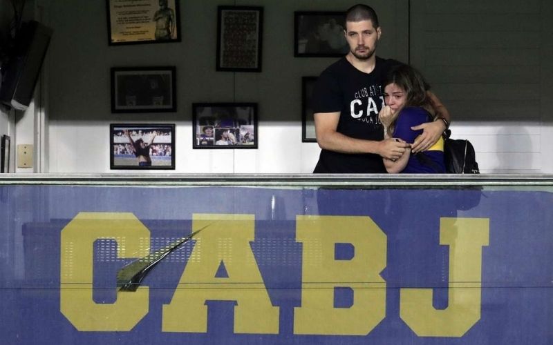 Maradona : les chaudes larmes de sa fille suite à l’hommage de Boca Juniors (vidéo)