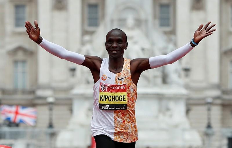 Marathon : « Comme le premier homme marchant sur la Lune », Kipchoge veut marquer l’histoire