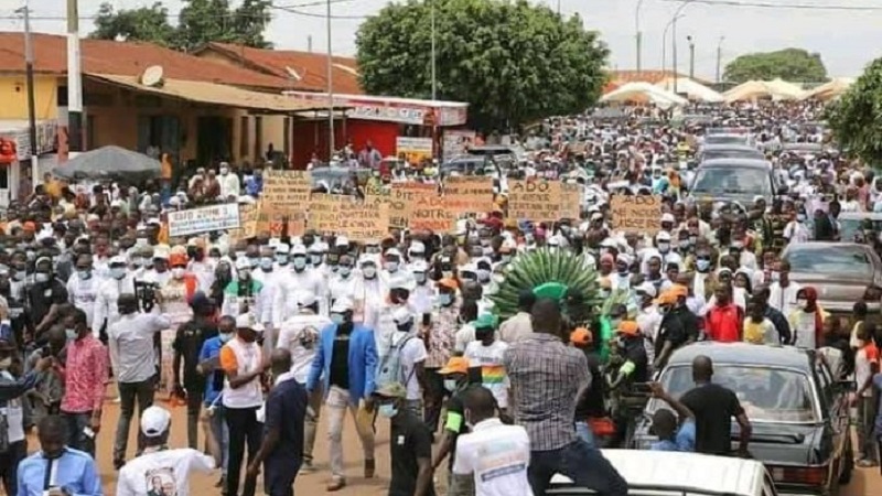 Marches de soutien pour un 3e mandat de Ouattara : un prêtre catholique crache ses vérités aux ministres