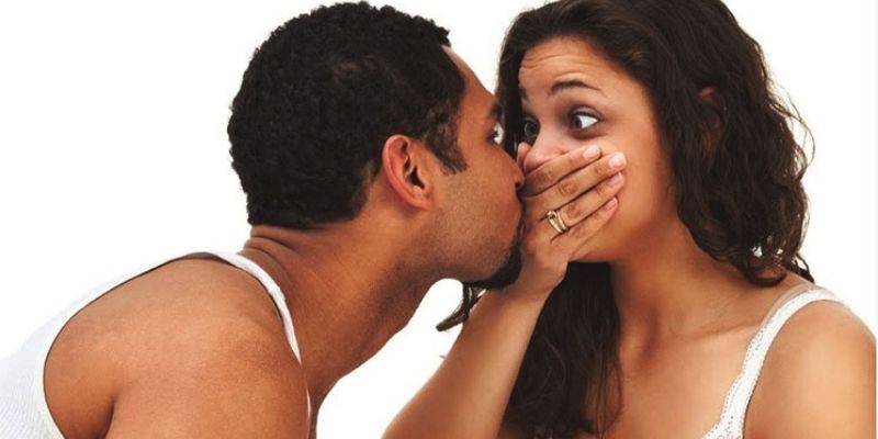 Mauvaise haleine et vie amoureuse : l’amour accepte-t-il tout ?