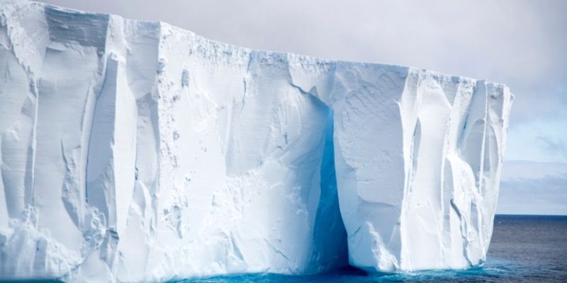 Menace :  l’écosystème en danger, un iceberg géant se brise