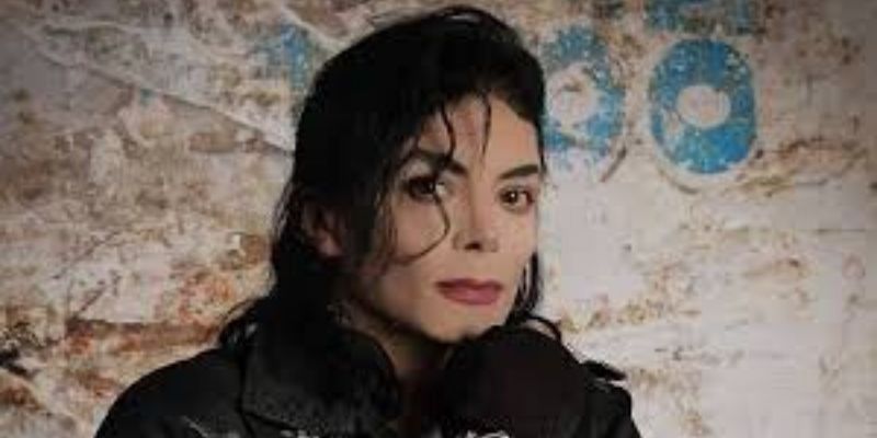 Michael Jackson : ce célèbre acteur revient sur  les accusations  de pédophilie du King de la pop