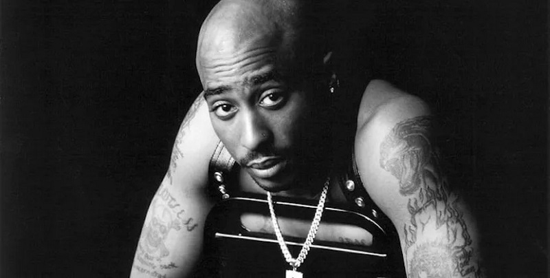 Mode : Quand Tupac Shakur défilait pour Versace en 1995