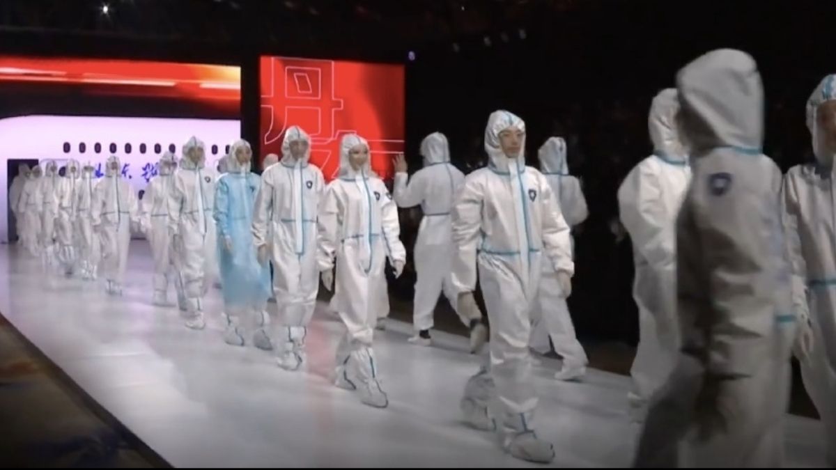 Mode : les tenues anti-Covid font un carton en Chine
