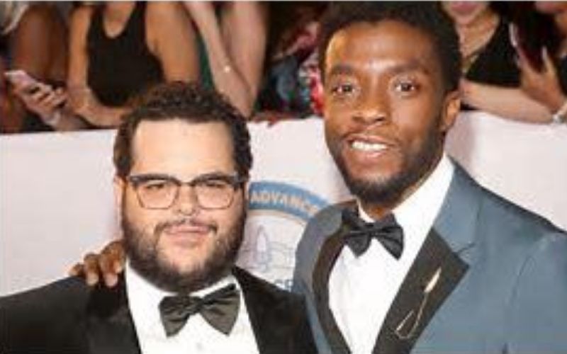 Mort de Chadwick Boseman : Josh Gad partage les derniers textos qu’il lui a envoyés