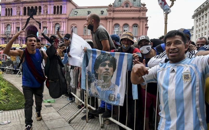 Mort de Diego Maradona : un employé des pompes funèbres viré pour s’être pris en photo avec sa dépouille