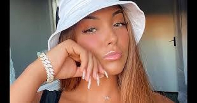 Musique : Wejdene sous le charme de Booba, Aya Nakamura et Feuneu
