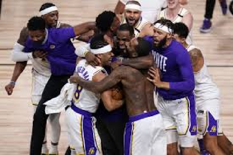NBA : LeBron James et les Lakers décrochent leur 17e titre