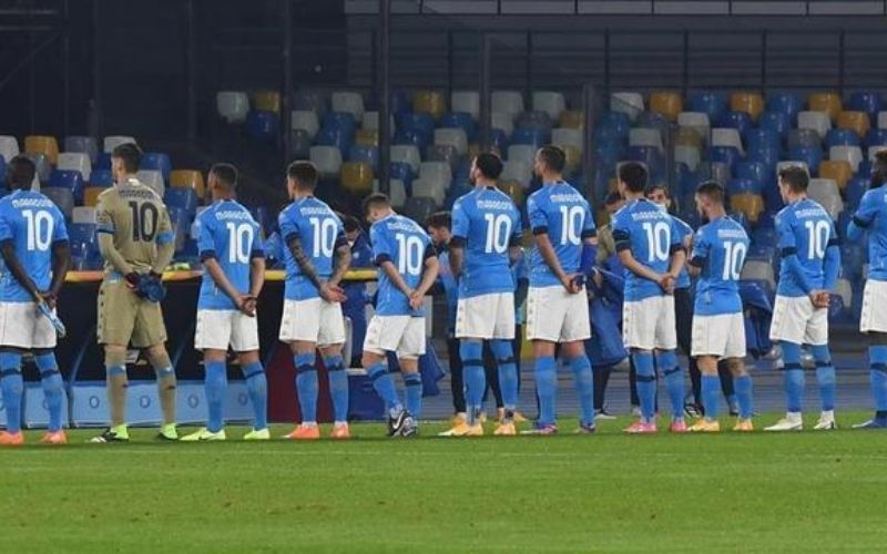 Naples rend hommage à Diego Maradona