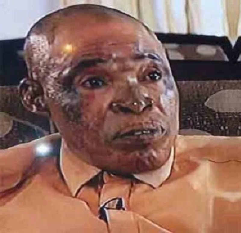 Né Noir, il rêvait devenir blanc, il a fini incolore et bizarre