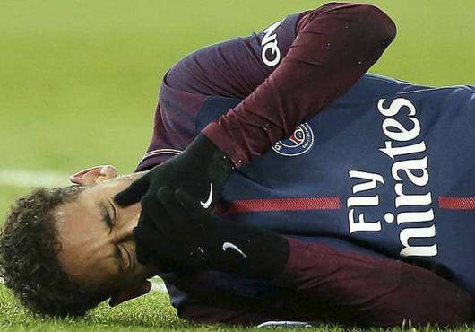 Neymar absent « entre 6 et 8 semaines », selon son père