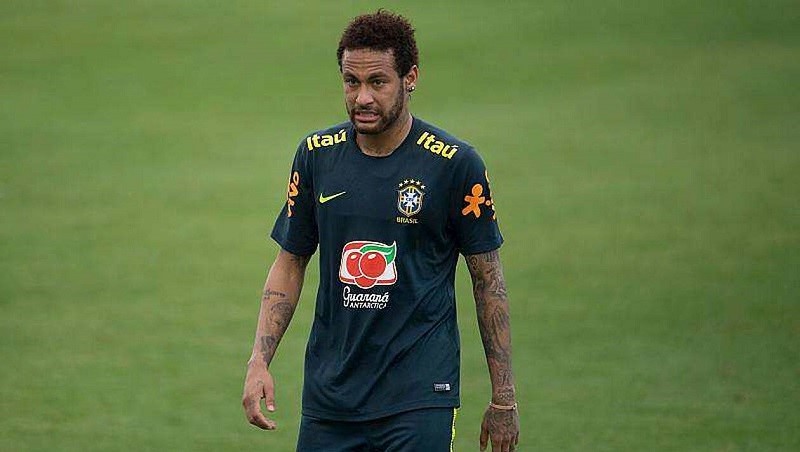 Neymar accusé de viol : son père monte au créneau et déballe tout