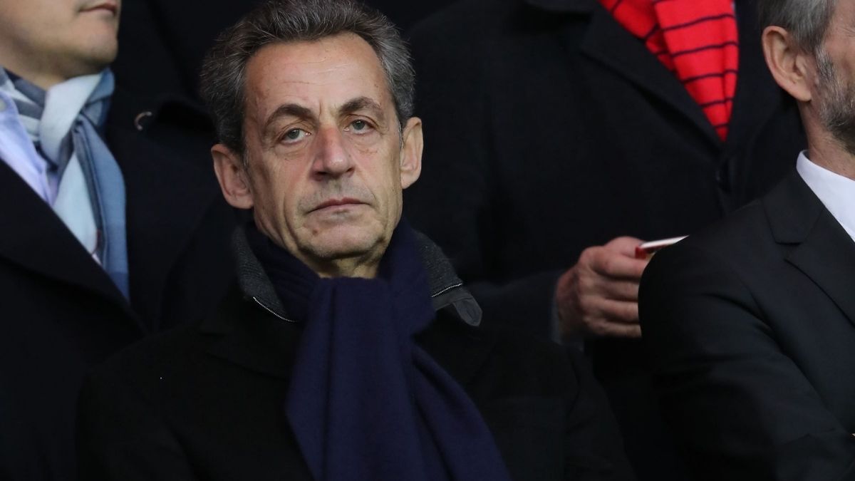 Nicolas Sarkozy rabaissé par son père… Le seul de la famille à être « petit »