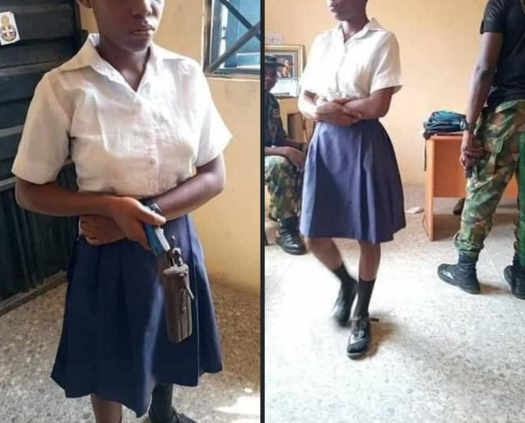 Nigeria : Forcée à couper ses cheveux, une élève retourne à l’école avec une arme pour tuer le Prof