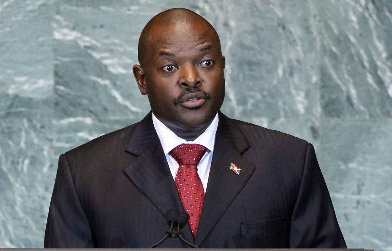 Burundi-1er Mai : le président Nkurunziza a-t-il décoré sa fille de 12 ans pour bonne conduite à la maison ? …la réponse