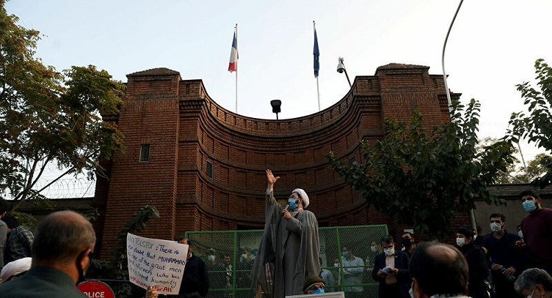Non au blasphème : nouvelle manifestation devant l’ambassade de France à Téhéran