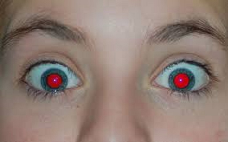 Obscurité : pourquoi a-t-on les yeux rouges sur les photos ?