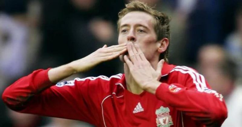 Officiel : le géant anglais Peter Crouch raccroche les crampons à 38 ans