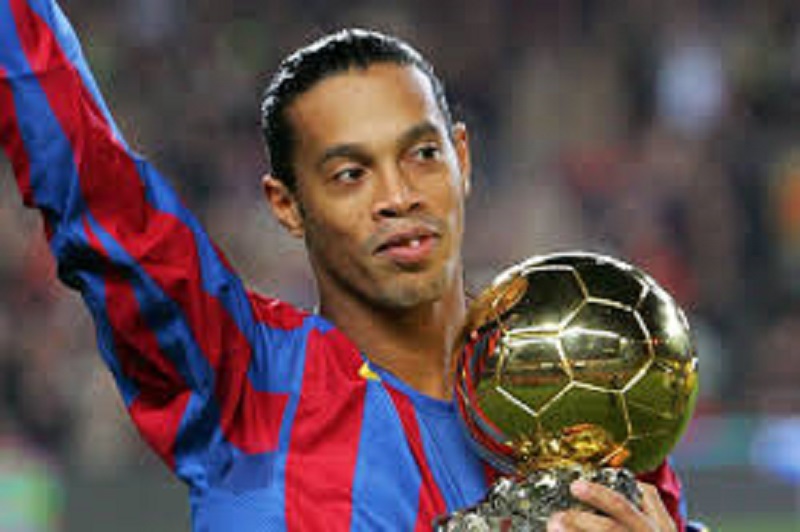 Ronaldinho tranche : « C’est le meilleur défenseur de tous les temps »