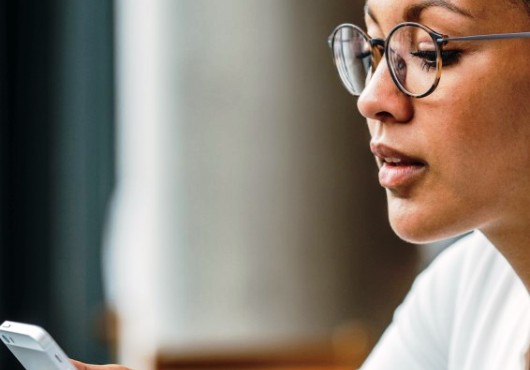 Orange et le CNED s’associent pour diffuser des contenus éducatifs sur smartphone en Afrique pour les étudiants du continent