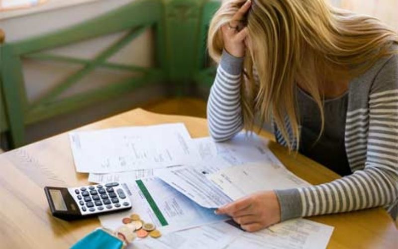 Oublier de régler une facture est un signe précoce de démence, selon une étude
