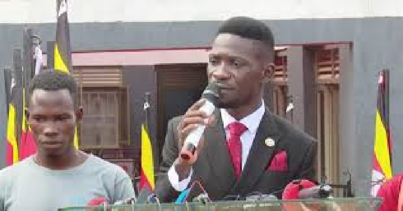 Ouganda : Bobi Wine, à peine libéré, il repart en campagne !