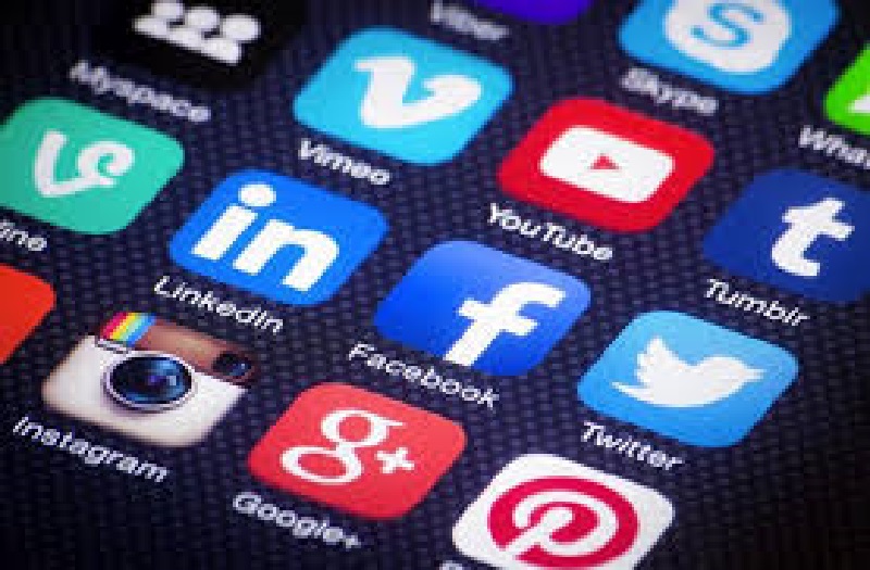 Togo : Les jeunes et l’usage abusif des réseaux sociaux