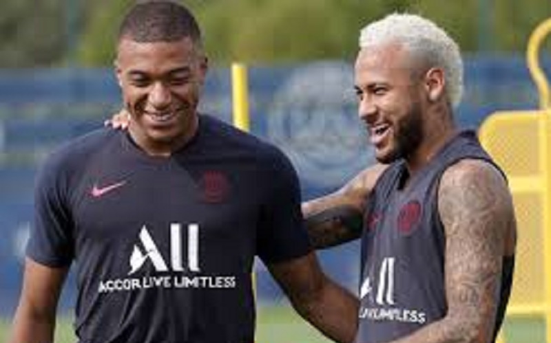 PSG / Mercato : Mbappé part, Neymar reste !